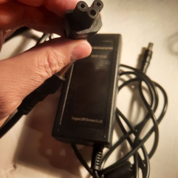 LAPTOP AC ADAPTER MODEL: LW-060/250/240/005 - Picture 6 of 10